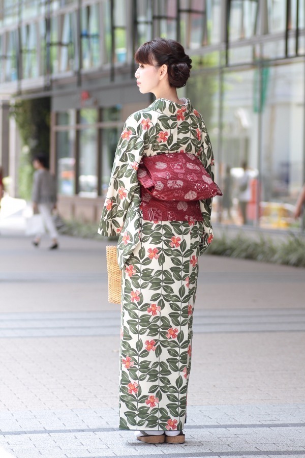 きものやまと“洗えるきもの”の新作 - 椿や芍薬の花柄や、セミフォーマルにも使える上品なきもの｜写真4