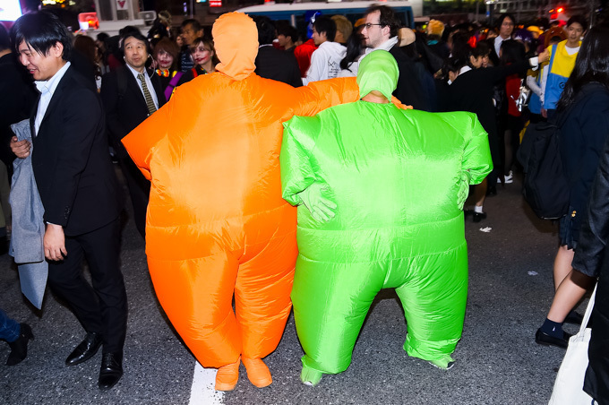 ハロウィン仮装スナップ 2017 - 夜の渋谷を徘徊するスパイダーマンやマリオ、アラレちゃん｜写真39