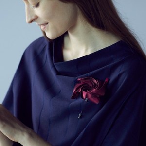 ISSEY MIYAKE ブルー シワ加工のお花が素敵 .゜・*. - タンクトップ