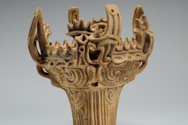 特別展「縄文―1 万年の美の鼓動」東京国立博物館で、火焰型土器や遮光 