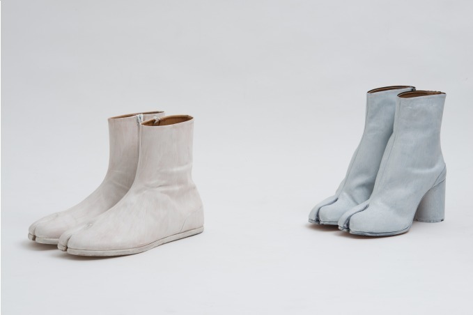 メゾン マルジェラの限定「タビ」ブーツ - 全体を白でペイント、表参道