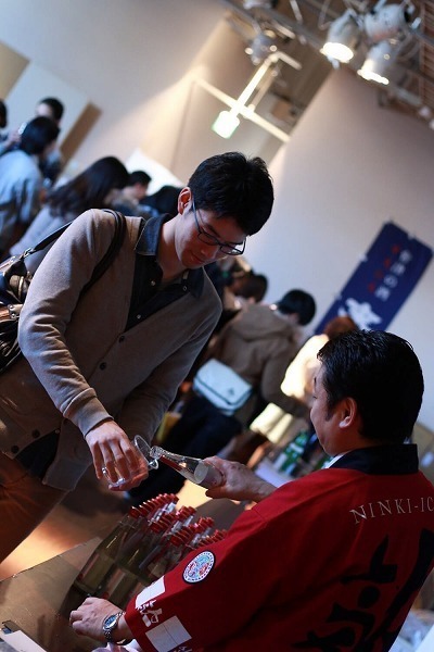 スパークリング日本酒＆ワイン飲み放題「酒フェスクリスマス」東京・芝浦で - チキンの食べ放題も｜写真11