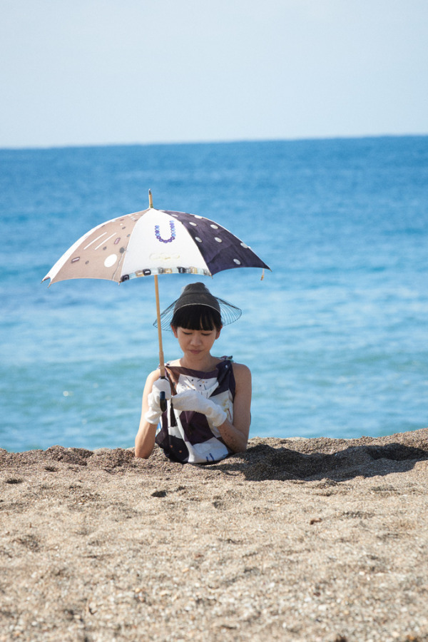 コシラエルの新作雨傘「Mela」水彩調の水玉模様やユニークなクッキー柄