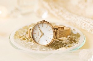チックタックの時計ブランド「スピカ」から限定ウォッチ、白蝶貝