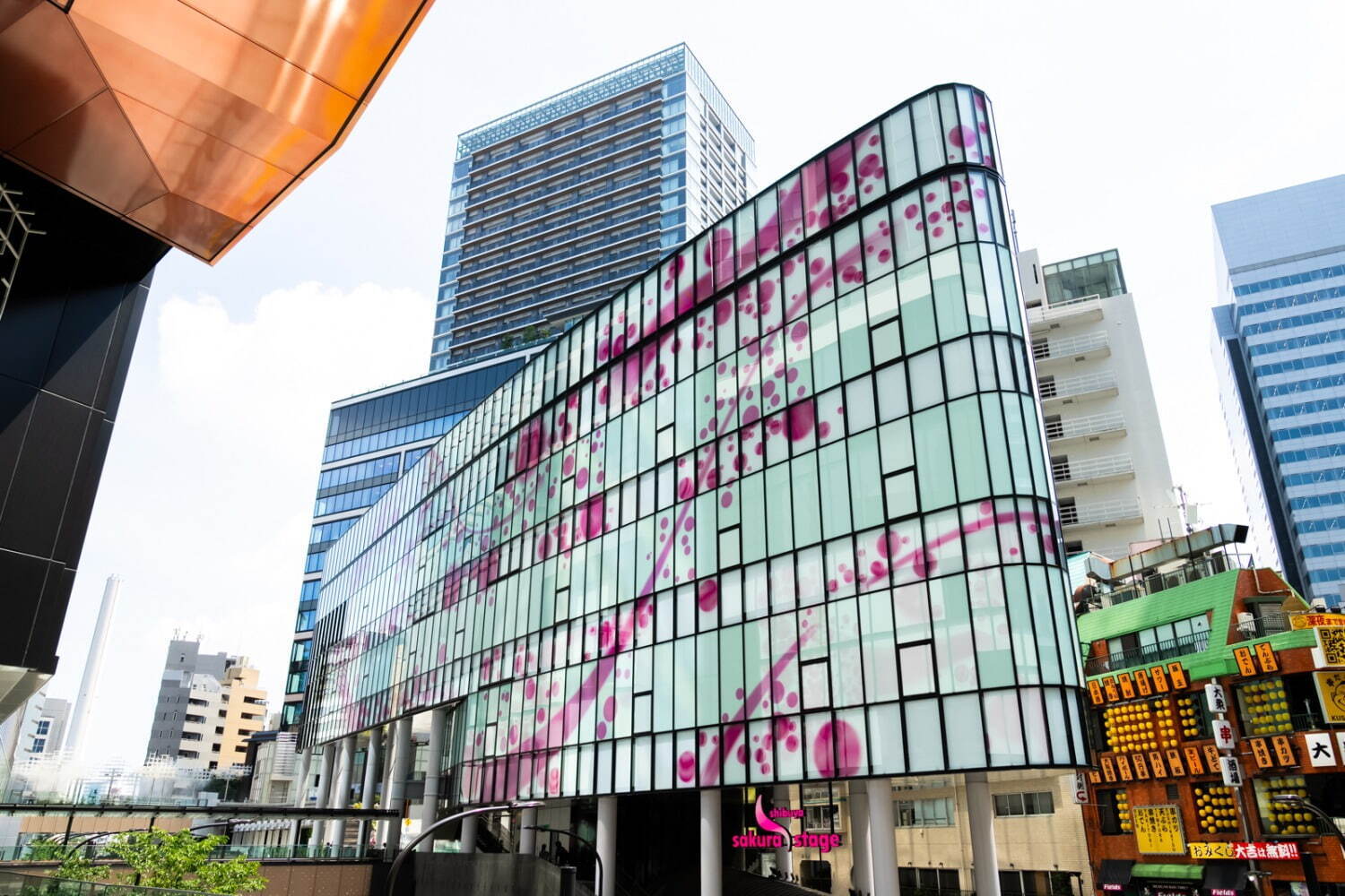 「渋谷サクラステージ」2つの高層ビルを擁す渋谷駅桜丘口の大規模再開発、歩行者デッキ・屋外広場を整備｜写真140