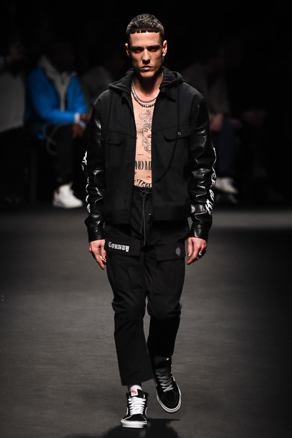 マルセロ・ブロン カウンティ・オブ・ミラン(MARCELO BURLON COUNTY OF MILAN) 2018-19年秋冬ウィメンズ&メンズコレクション  - 写真32