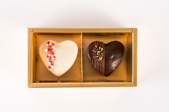 モンシェールのバレンタイン ハート型チョコ付き 堂島プリンスロール やハート型焼き菓子 ファッションプレス