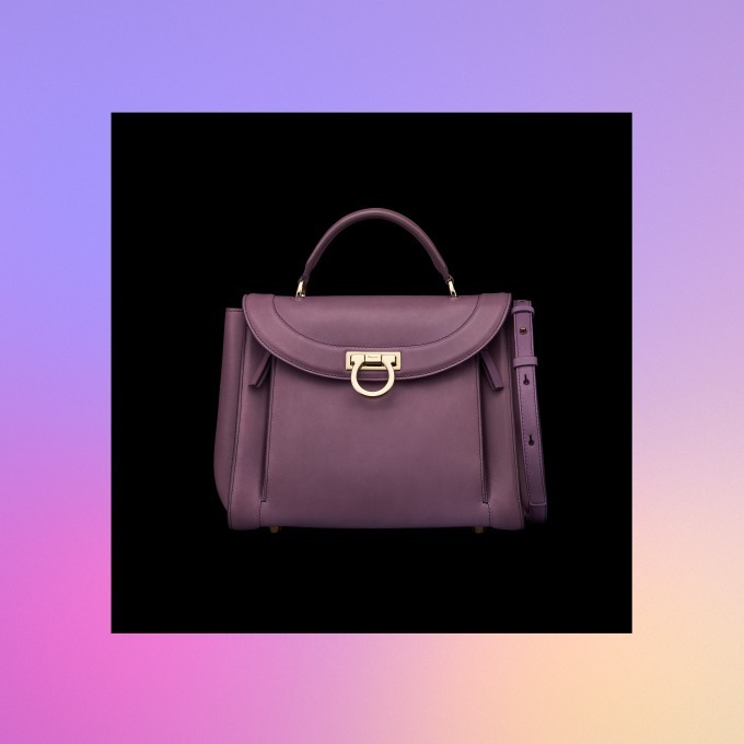 サルヴァトーレ フェラガモ新作バッグ「ソフィア・レインボー」虹のようなマルチカラーの内ポケット - ファッションプレス