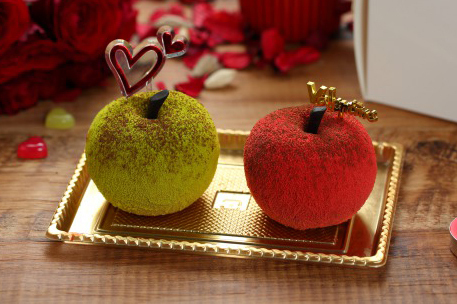 りんごを象ったケーキ 原宿りんご バレンタイン限定のビターチョコ入りに 原宿エニウェアドアで ファッションプレス