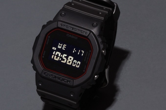 タケオキクチ×G-SHOCKより機能表示までブラックで統一した