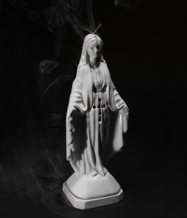 ワコマリア初、“マリア像”をモチーフに製作した陶器のお香立て 