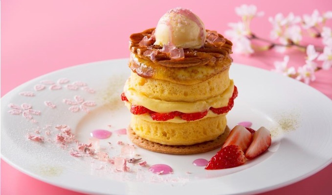 ホテル インターコンチネンタル 東京ベイの春限定スイーツ クレームブリュレパンケーキに桜ソース 苺 ファッションプレス