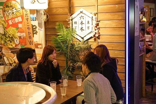 最大3日間飲み放題が続く「はしご酒」六本木横丁で、約20店舗を自由に飲み歩き｜写真5