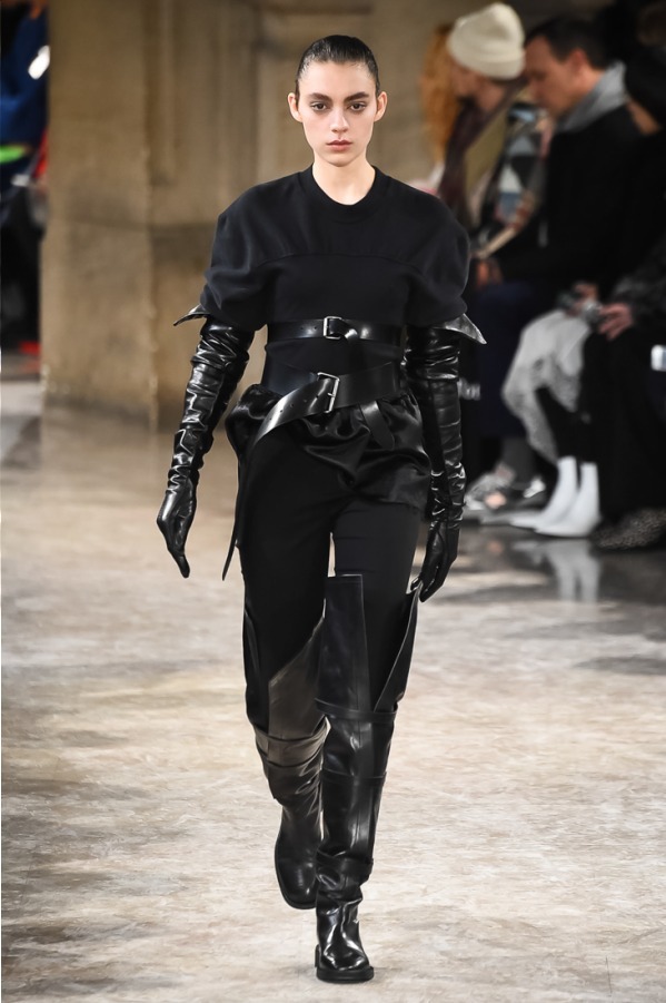 アン ドゥムルメステール(ANN DEMEULEMEESTER) 2018-19年秋冬ウィメンズコレクション  - 写真13