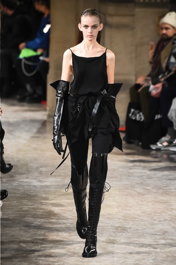 アン ドゥムルメステール(ANN DEMEULEMEESTER) 2018-19年秋冬ウィメンズコレクション  - 写真24