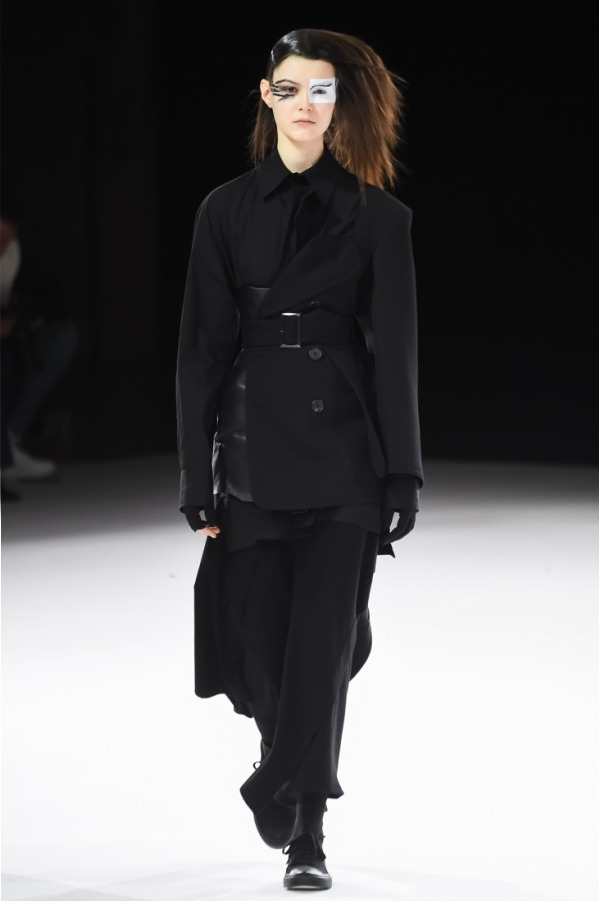 ヨウジヤマモト(Yohji Yamamoto) 2018-19年秋冬ウィメンズコレクション