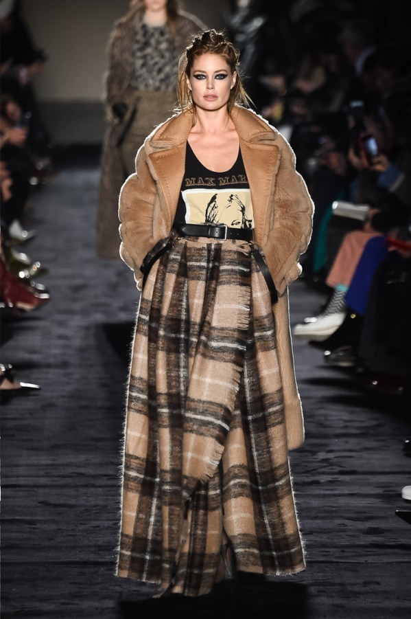 人気ブランドが ロゴ に夢中 ミラノ パリコレ18年秋冬コレクションを特集 ファッションプレス