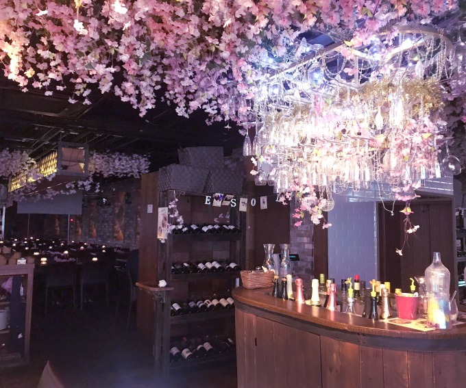 「桜キャンドルナイト」渋谷で開催 - 桜3000本の中でインドア花見、時間無制限で飲み放題｜写真1