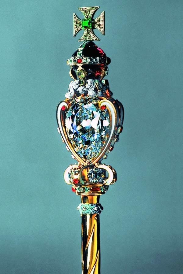 「カリナンI世」が施された英国王室の王笏
