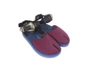 TOGA×SUICOKE、レザー×バックルの足袋サンダル＆アイキャッチな配色の