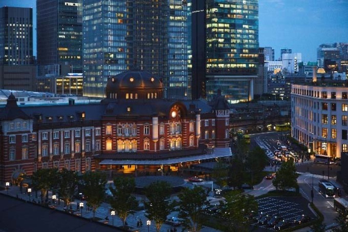 新丸ビルのテラスで ビアテラス In 丸の内ハウス 東京駅舎を一望しながらビール うま辛グルメを堪能 ファッションプレス