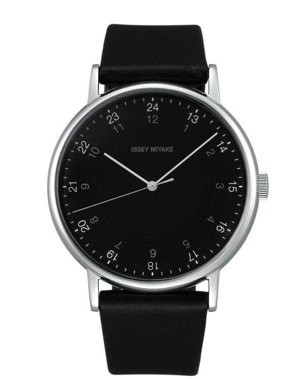 イッセイ ミヤケ ウオッチの新作腕時計「 f エフ」白と黒、2種の文字盤