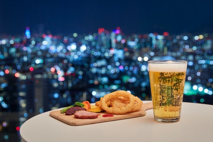 空よい Bar が池袋にオープン 東京の夜景とお酒を同時に 展望台で花火大会も ファッションプレス