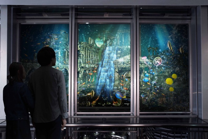 名古屋テレビ塔展望台×ネイキッドの夜景イベント、"天空の水中都市"をカラフルな魚たちと探検｜写真3