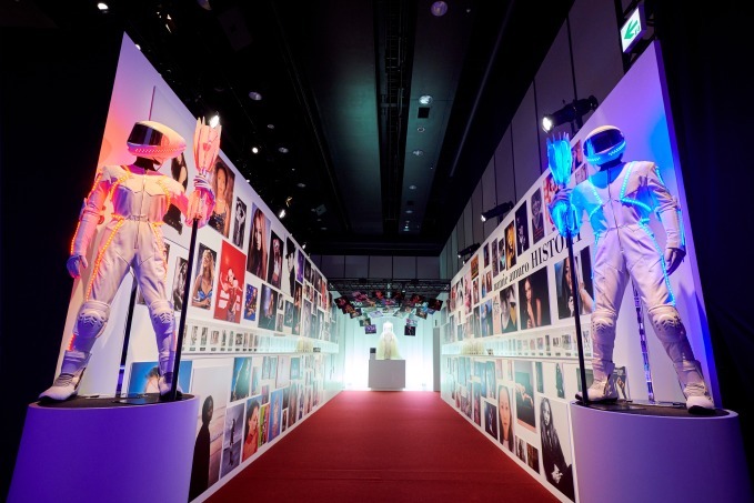 安室奈美恵の軌跡を辿る展覧会、衣装＆映像でライブ空間を再現 - 東京 ...
