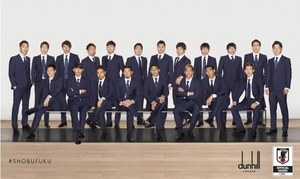サッカー日本代表2018”SHOBUFUKU(勝負服)”は柔らかなネイビースーツ 