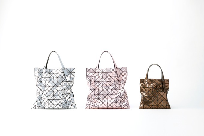 BAO BAO ISSEY MIYAKE 新作バッグ - 絵具を勢いよく厚塗りしたようなトートなど｜写真9