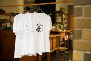 ディズニー アートコレクション ミッキーやミニーのtシャツなど イラストレーター6名が描き下ろし ファッションプレス