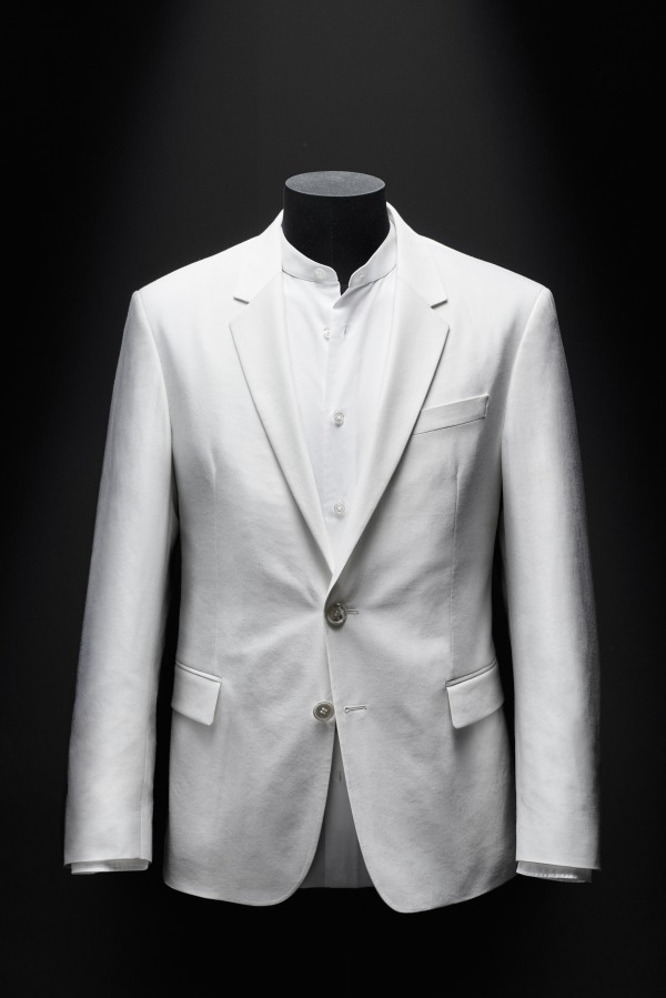 写真 ボス マイケル ジャクソン スリラー のジャケットで着用したスーツを再現 限定tシャツも販売 ファッションプレス