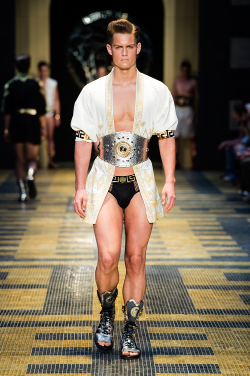 ヴェルサーチ 13年春夏メンズコレクション ボクサーがテーマの現代版グラディエータースタイル ファッションプレス