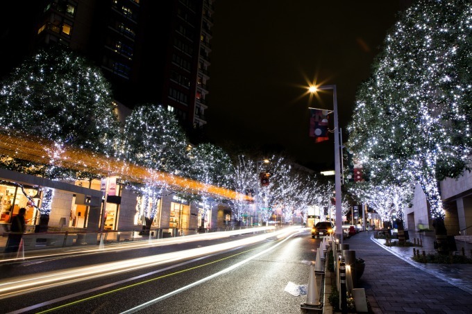 六本木ヒルズのクリスマス、冬の風物詩「けやき坂イルミネーション」はじめ“大人の夜”を演出｜写真1