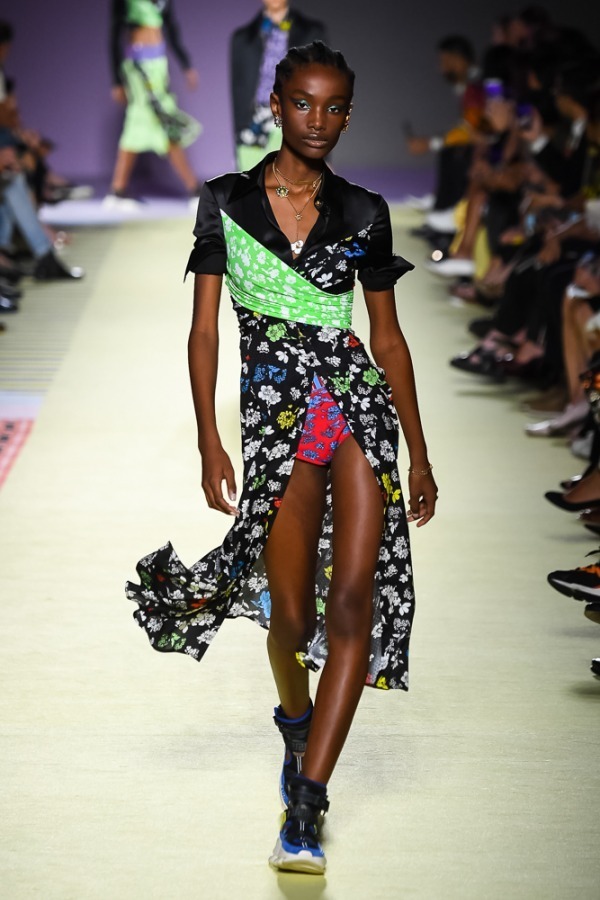 ヴェルサーチェ(VERSACE) 2019年春夏ウィメンズコレクション  - 写真29