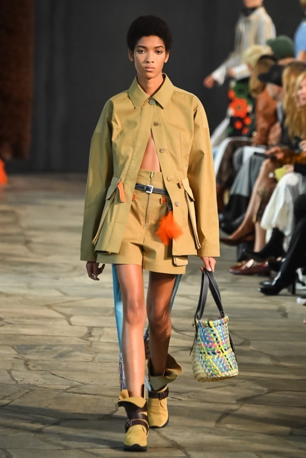 ロエベ(LOEWE) 2019年春夏ウィメンズコレクション シルエット - 写真22