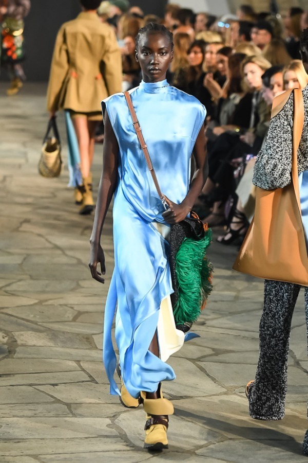 ロエベ(LOEWE) 2019年春夏ウィメンズコレクション シルエット - 写真30