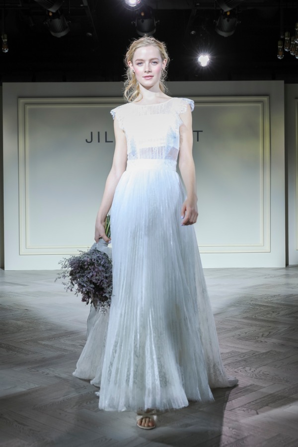 ジルスチュアート ホワイト 新ウェディングラインが18年冬デビュー 白だけで創る聡明な花嫁の姿 ファッションプレス