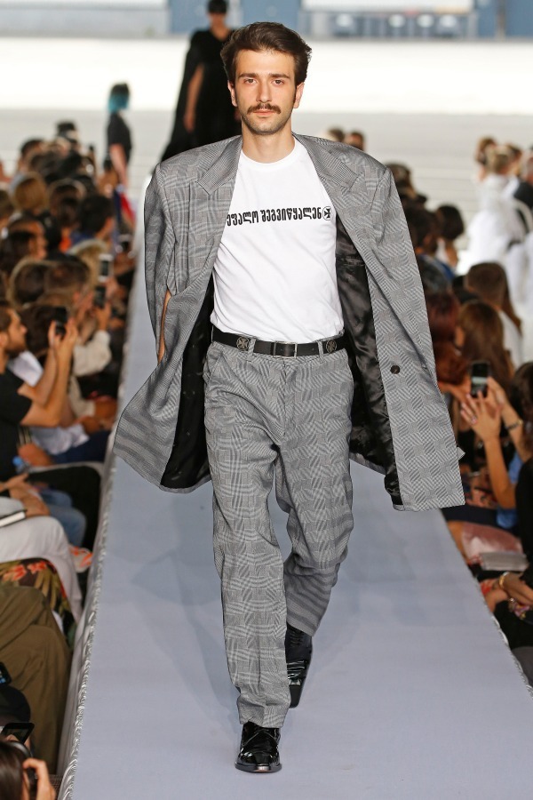 ヴェトモン(VETEMENTS) 2019年春夏メンズコレクション  - 写真38