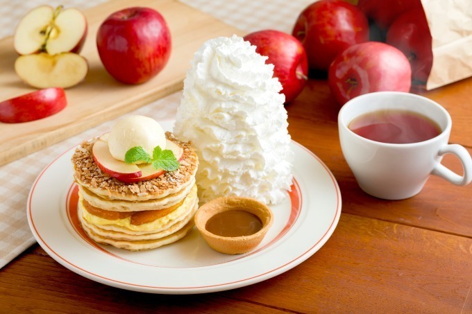 エッグスンシングス アップルパイ パンケーキ シナモン バニラが香るパイ食感スイーツ ファッションプレス