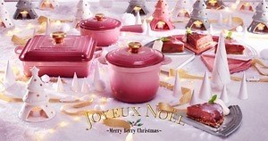 ル クルーゼのクリスマス 限定 ベリー ピンクのキッチンウェア ピザ型プレート発売 ファッションプレス