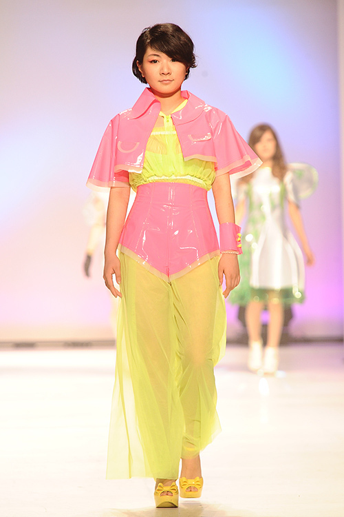 文化服装学院で学生によるファッションショー - 高校生日本一のファッションデザインコンテストの発表も｜写真1