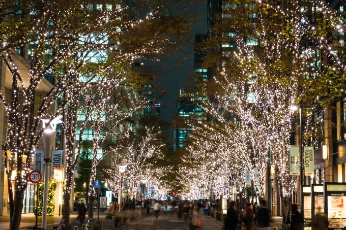 東京 丸の内におでかけ 昼から夜まで 楽しめるアート 食散歩 冬の風物詩イルミネーションも ファッションプレス