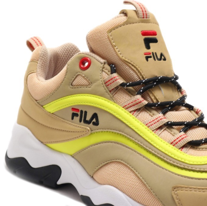 毎年即完売 FILA×ATMOS×BADMOOD スニーカー フィラ×アトモス×バッド