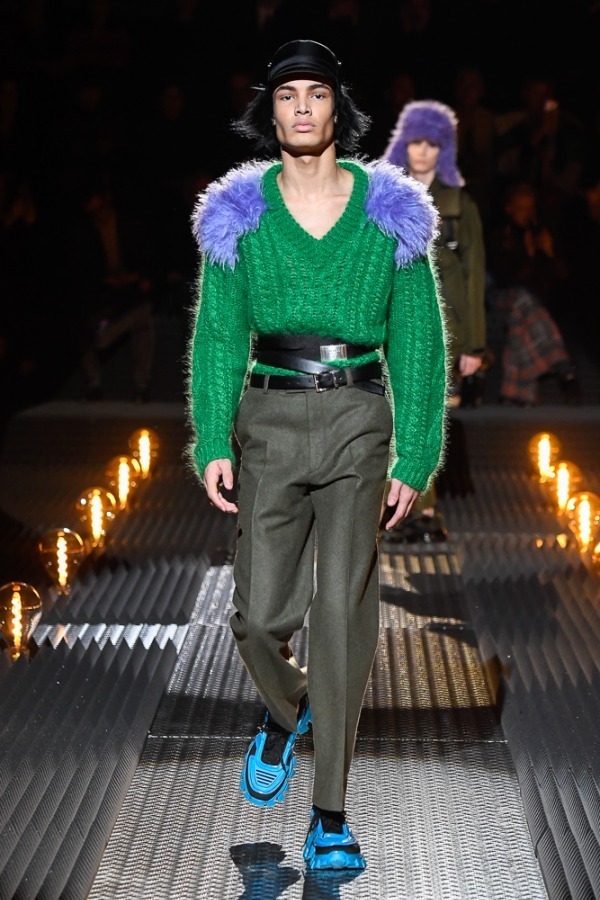 写真3 42 ページ3 メンズ 緑のセーター ニット を使ったコーディネート着用 コレクションルックギャラリー ファッションプレス