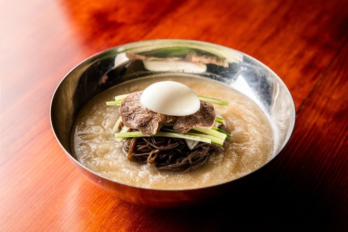 「焼肉 冷麺 ユッチャン。」東京・六本木にオープン、ハワイ人気の“もちつる”食感黒冷麺｜写真8