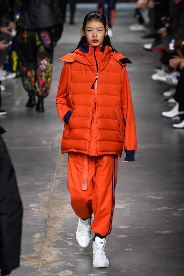 レディース オレンジのダウンジャケットを使ったコーディネート ファッションプレス