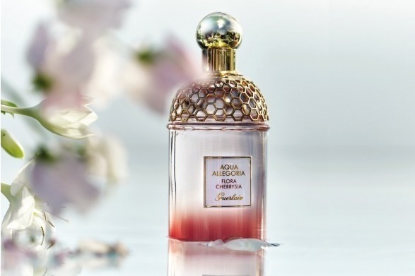 ゲランの香水「アクア アレゴリア」に新作、日本の“桜”から着想を得た 