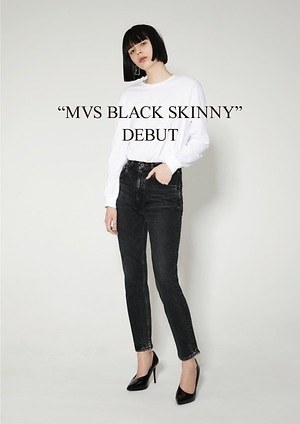 マウジーのジーンズ「MVS SKINNY JEANS」から新色ブラックが発売 - ファッションプレス